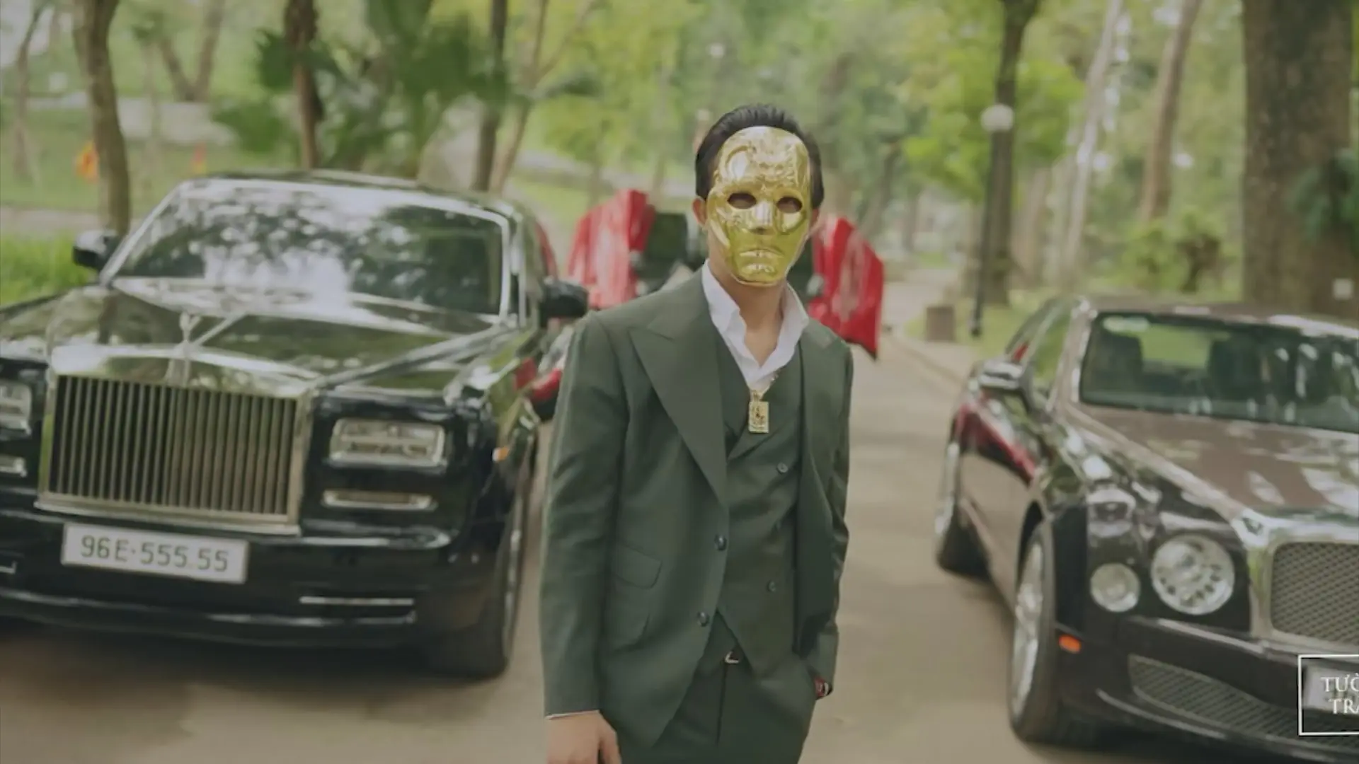 Đạo cụ vàng trong 'Tường lửa Tràng An'